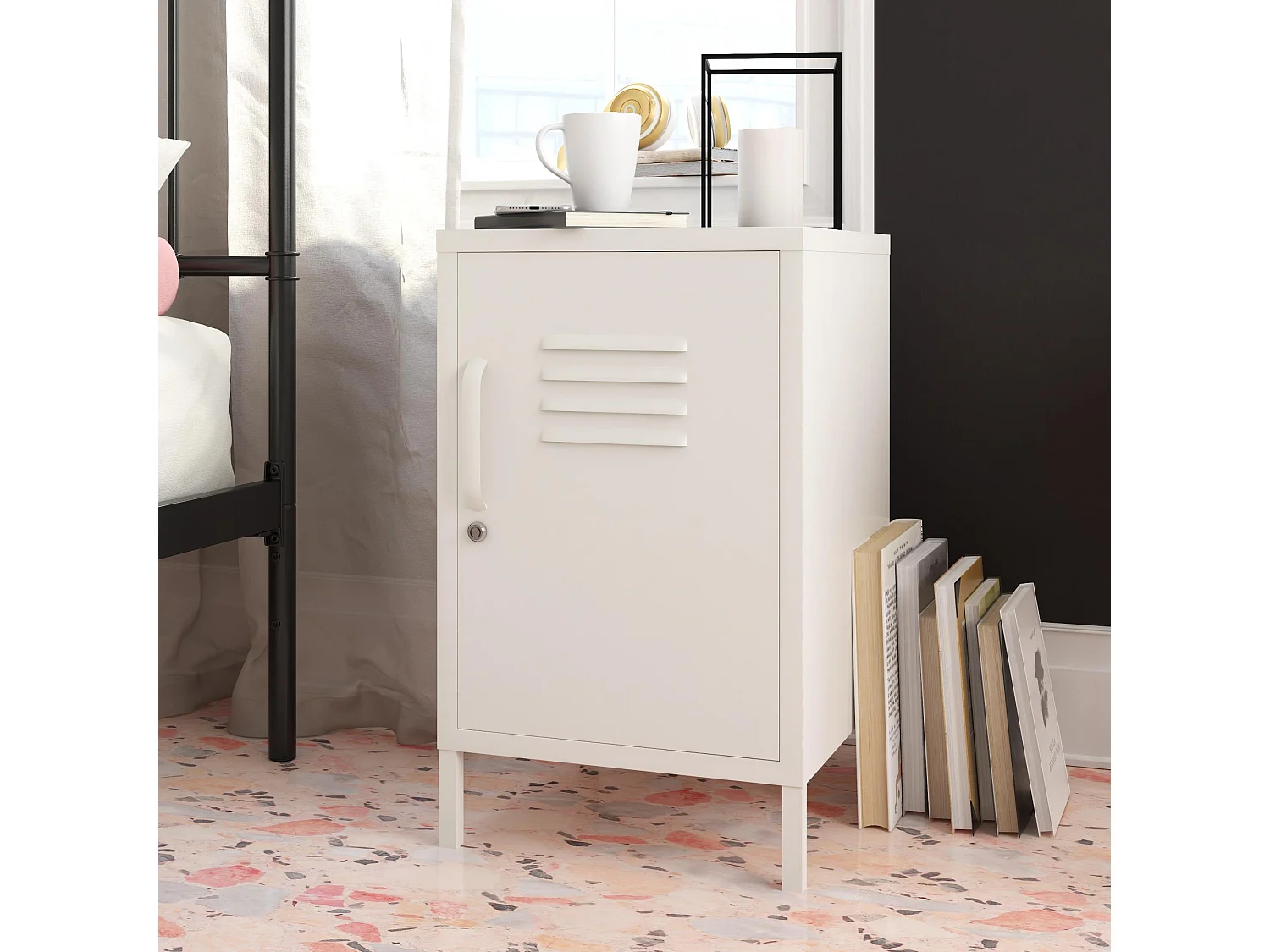 Dorel Home, table d’appoint en métal, photo du marchand