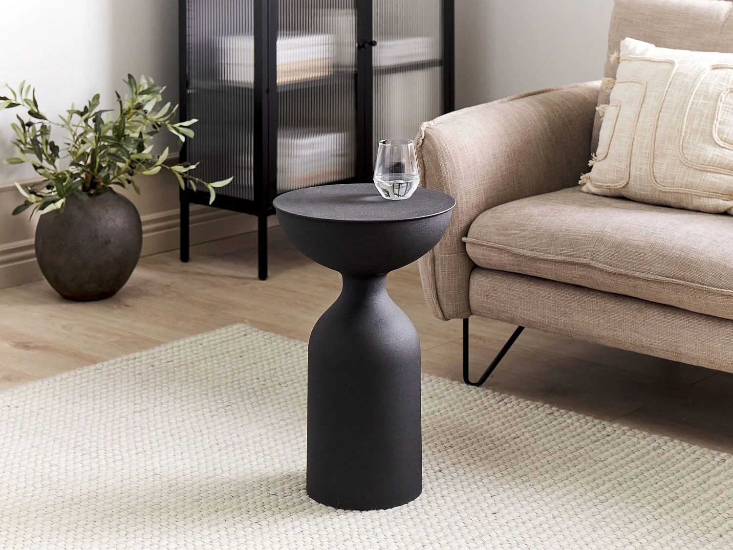 Beliani Cota, table d’appoint en métal, photo du marchand