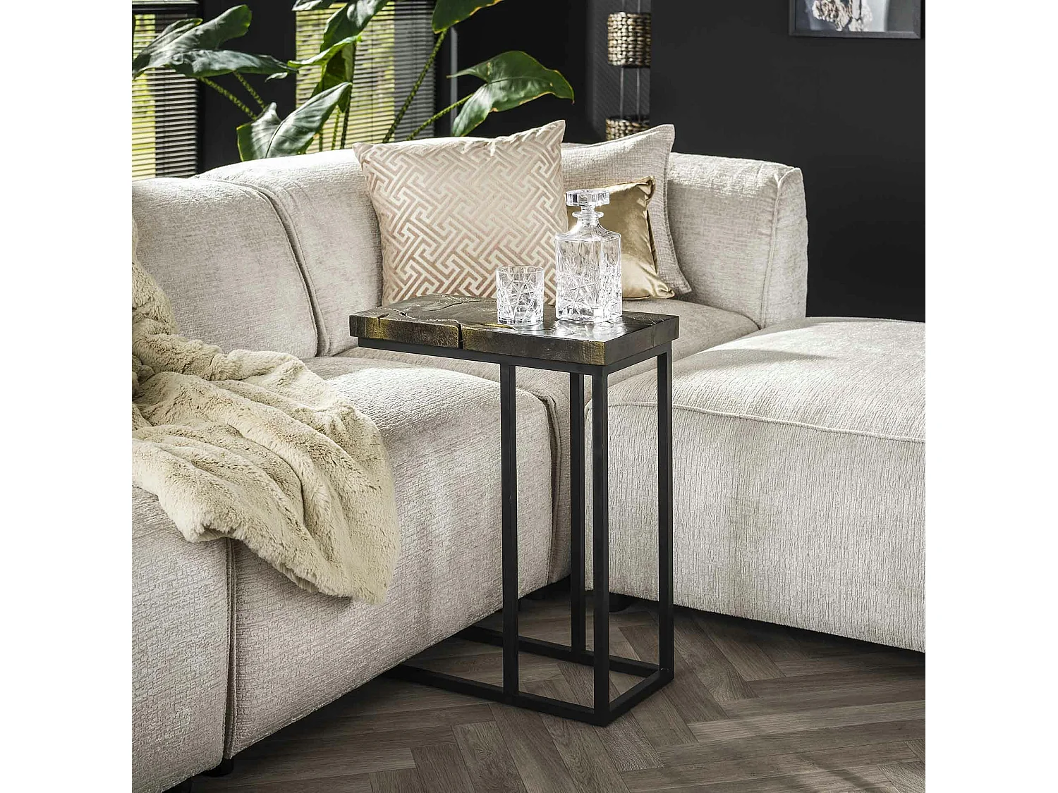 Pier Import Nova, table d’appoint en bois massif, photo du marchand
