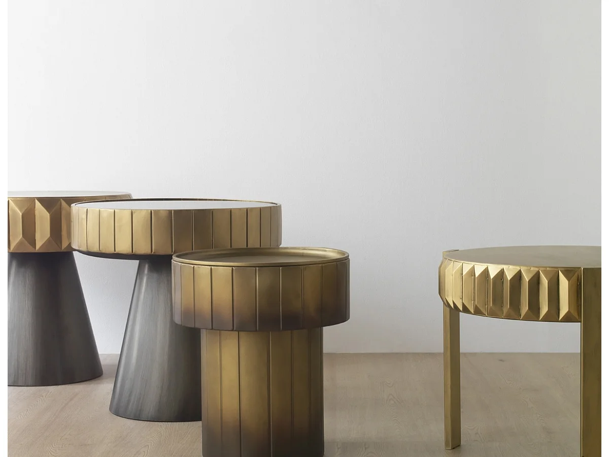 Vente-unique, table d’appoint en métal, photo du marchand