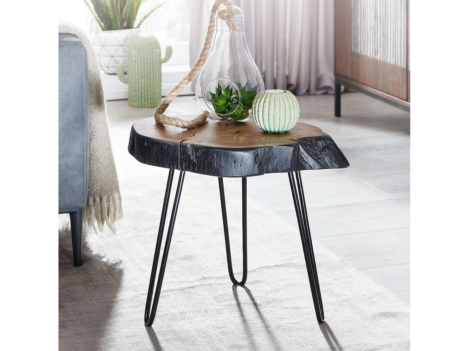 Vente-unique, table d’appoint en bois massif, photo du marchand