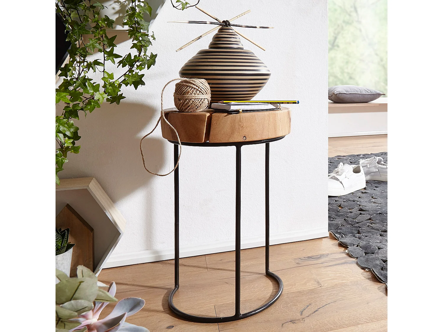 Vente-unique Akola, table d’appoint en bois, photo du marchand