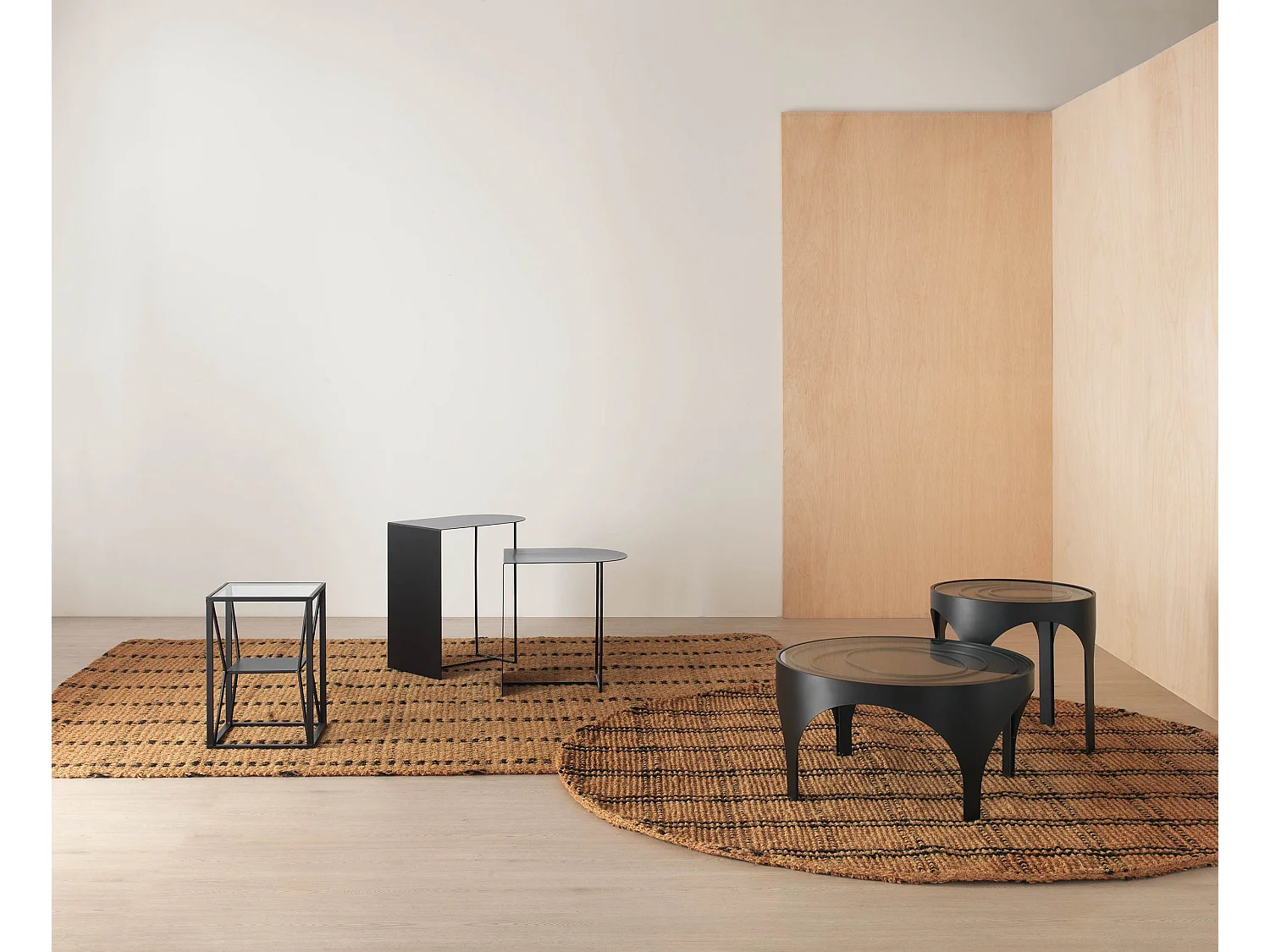 Vente-unique, table d’appoint en métal, photo du marchand