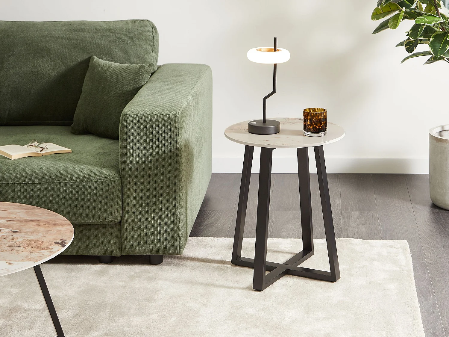 Beliani Ivins, table d’appoint en métal, photo du marchand