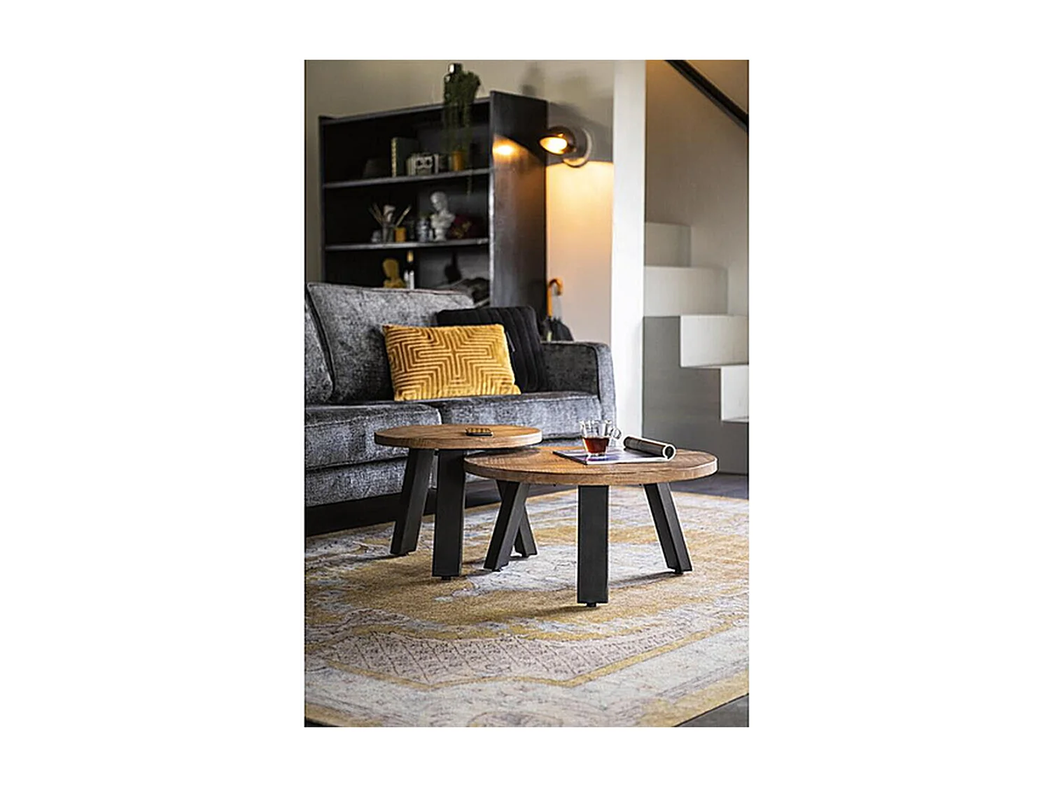 Vente-unique, table d’appoint en métal, photo du marchand