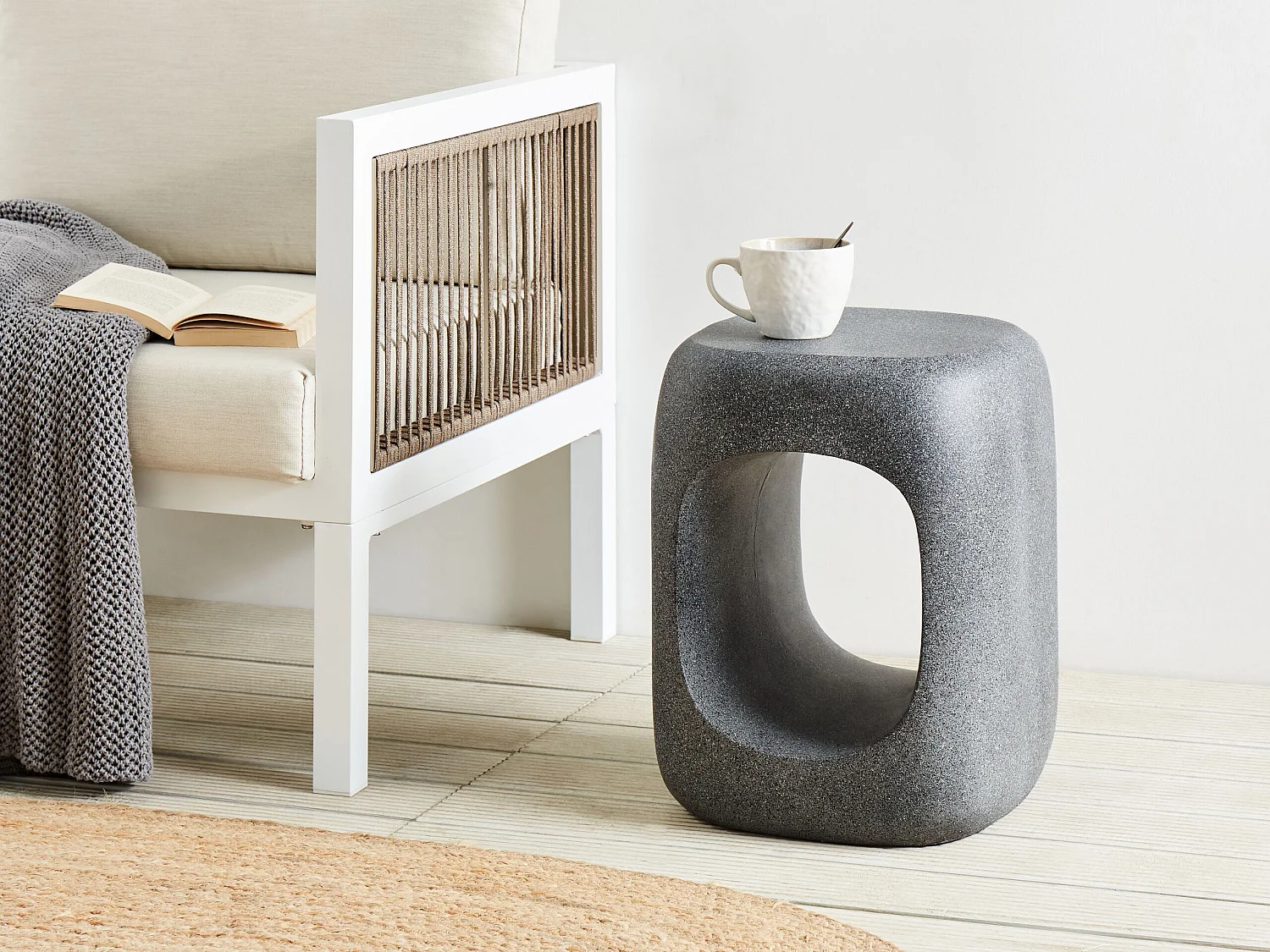 Beliani Pelmo, table d’appoint en céramique, photo du marchand