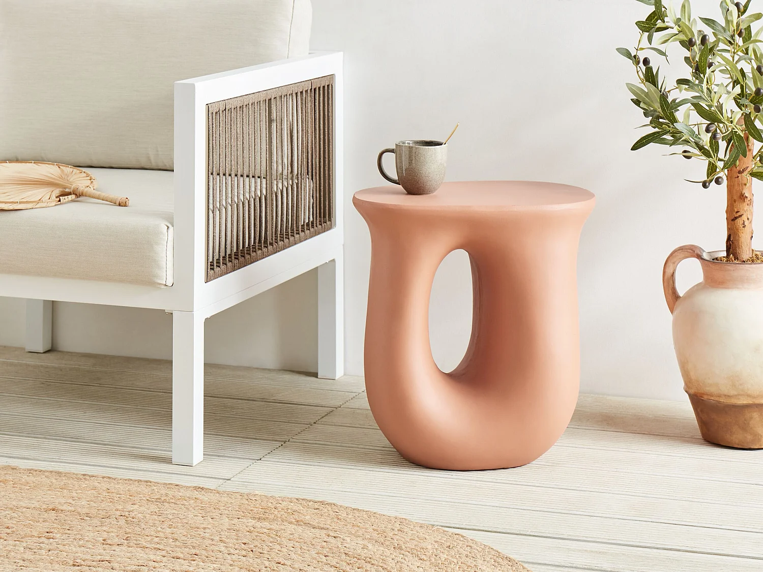 Beliani Idro, table d’appoint en céramique, photo du marchand