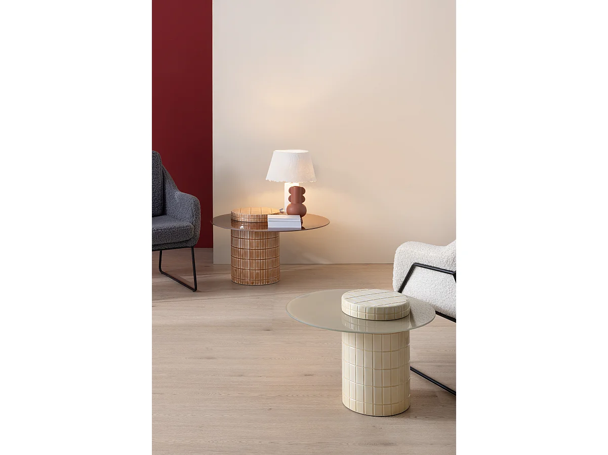 Vente-unique, table d’appoint en métal, photo du marchand