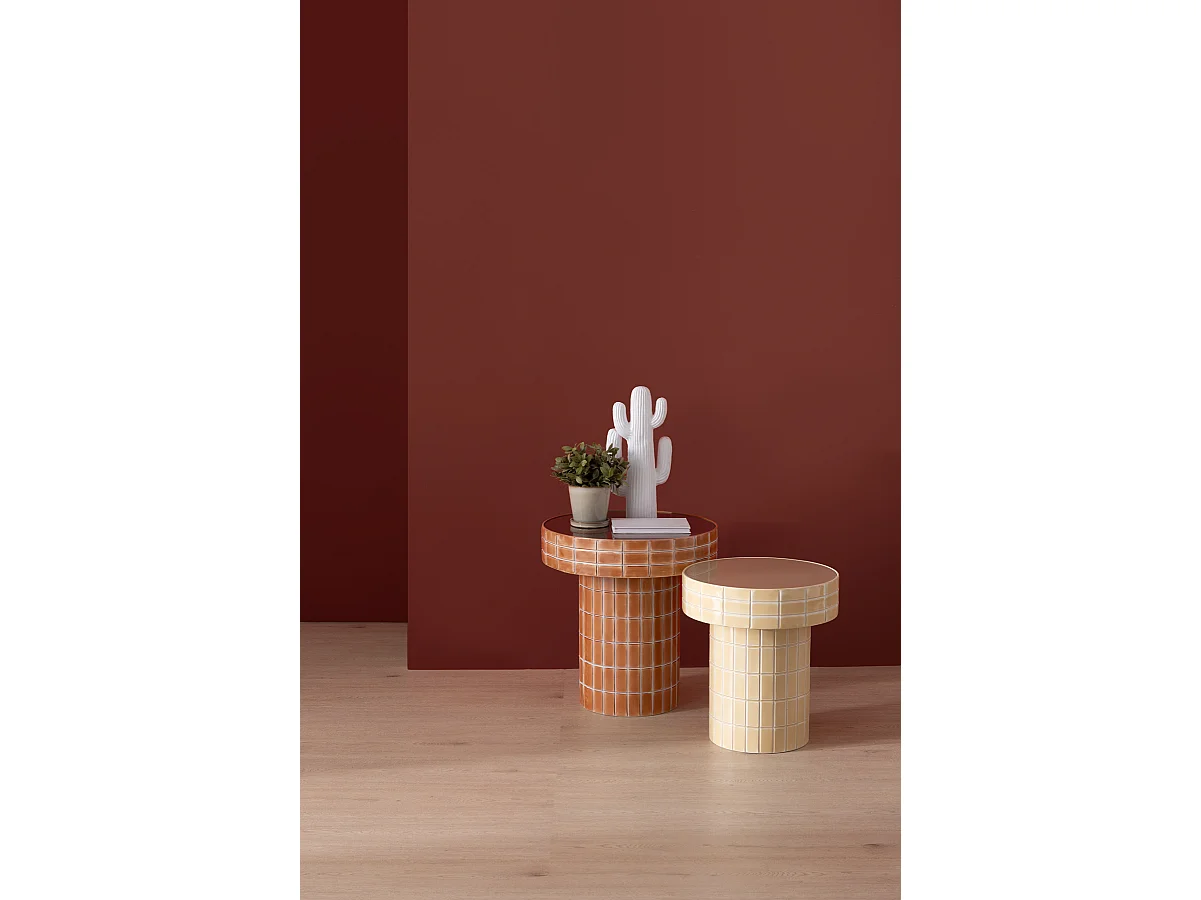 Vente-unique, table d’appoint en métal, photo du marchand
