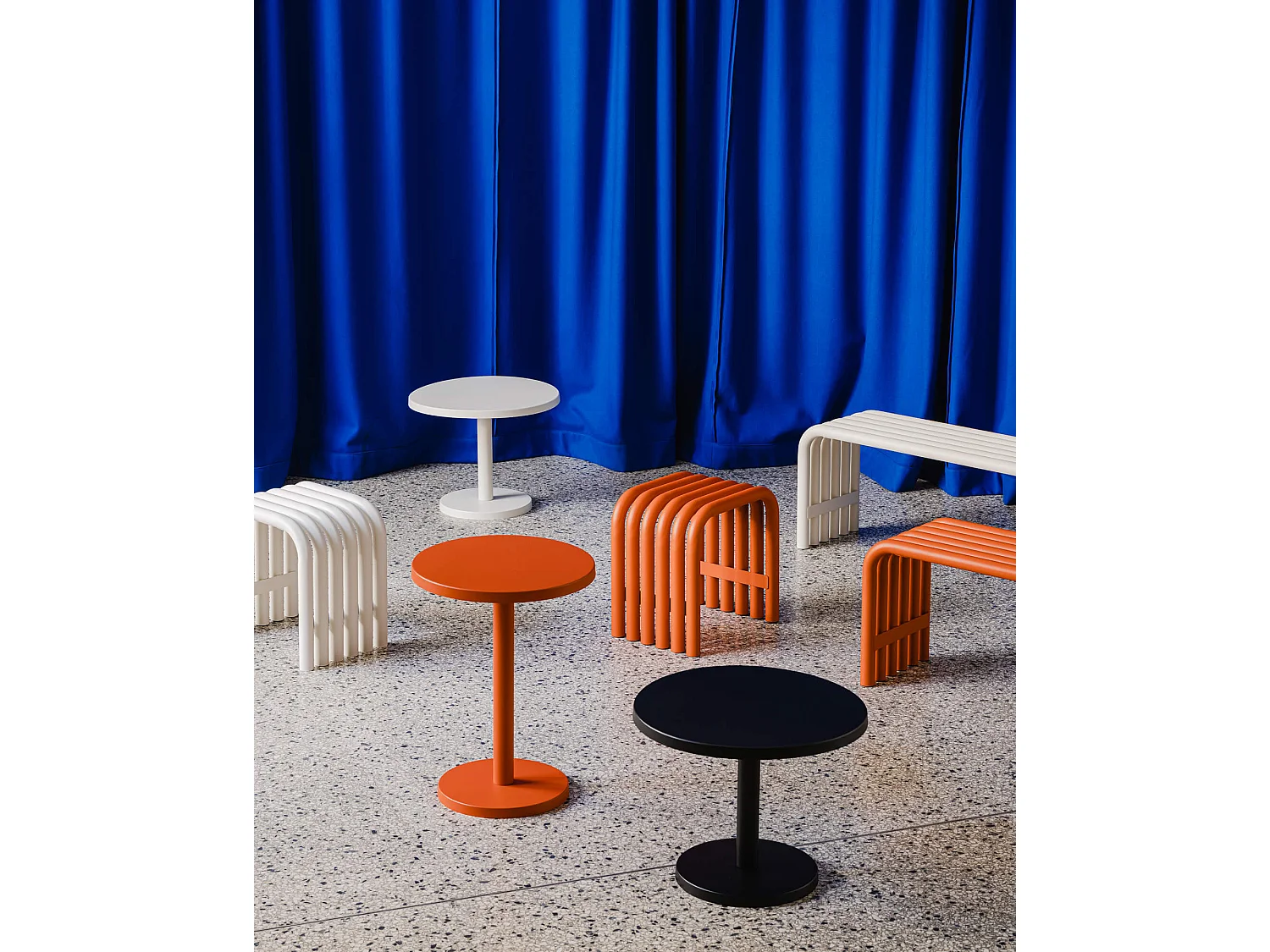 Vente-unique, table d’appoint en métal, photo du marchand