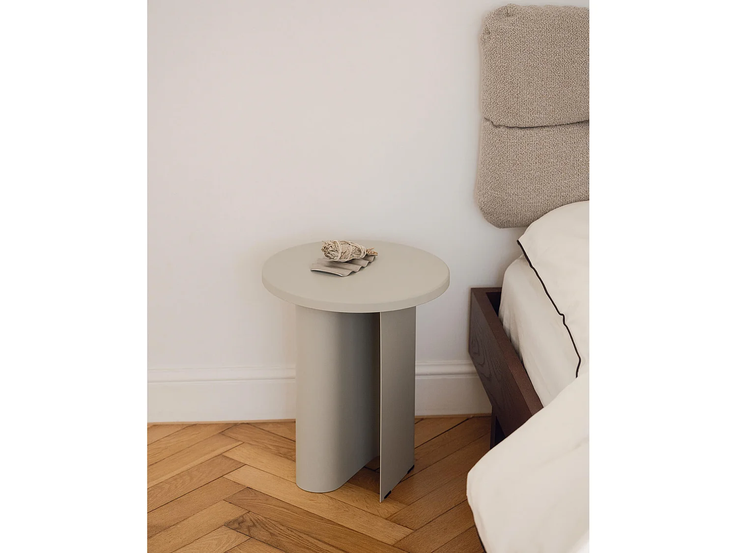 Vente-unique, table d’appoint en métal, photo du marchand