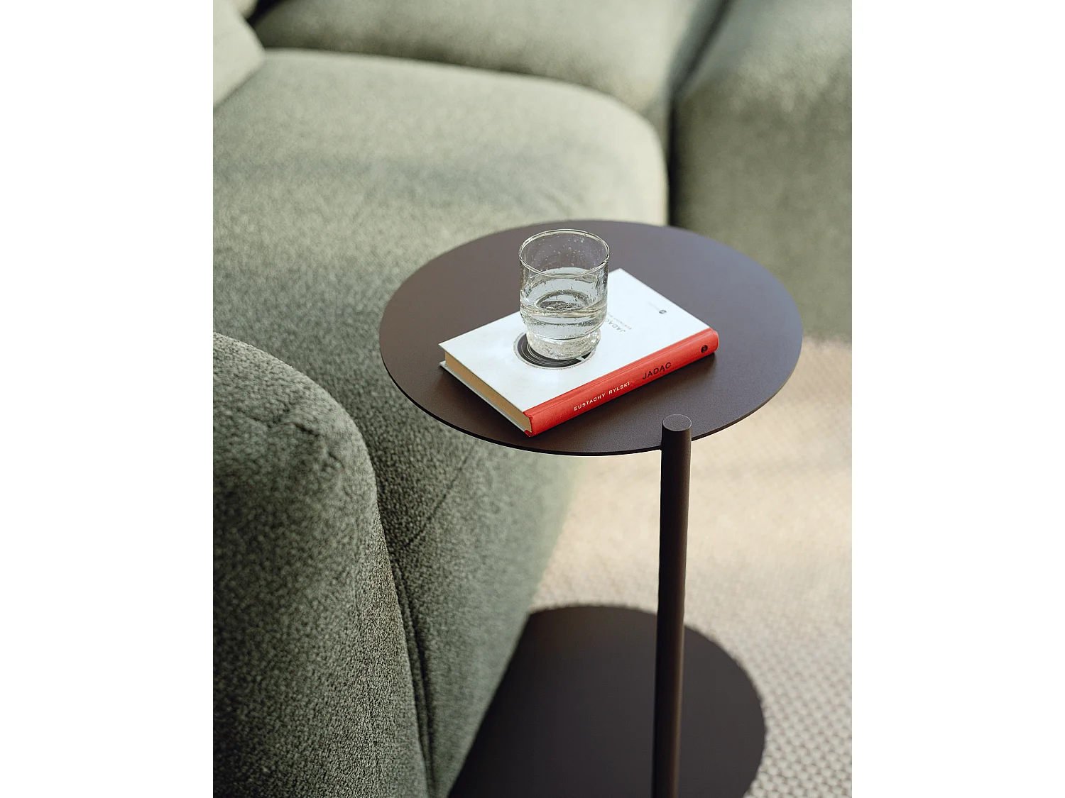 Vente-unique, table d’appoint en métal, photo du marchand