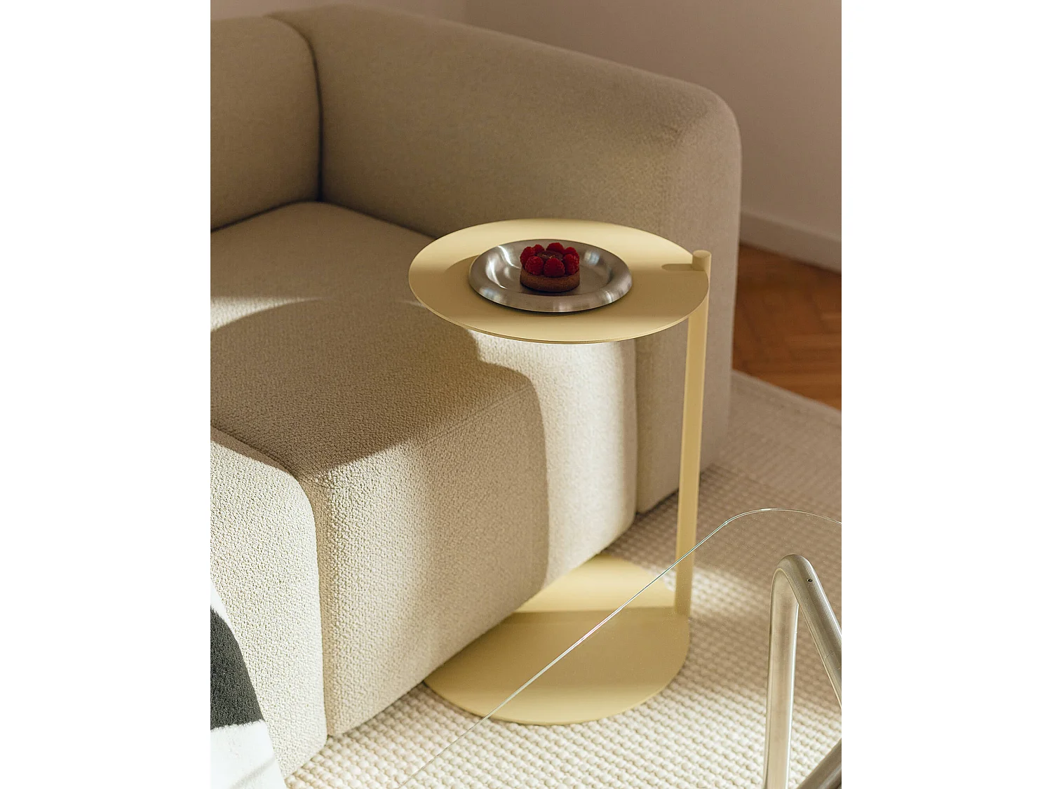Vente-unique, table d’appoint en métal, photo du marchand
