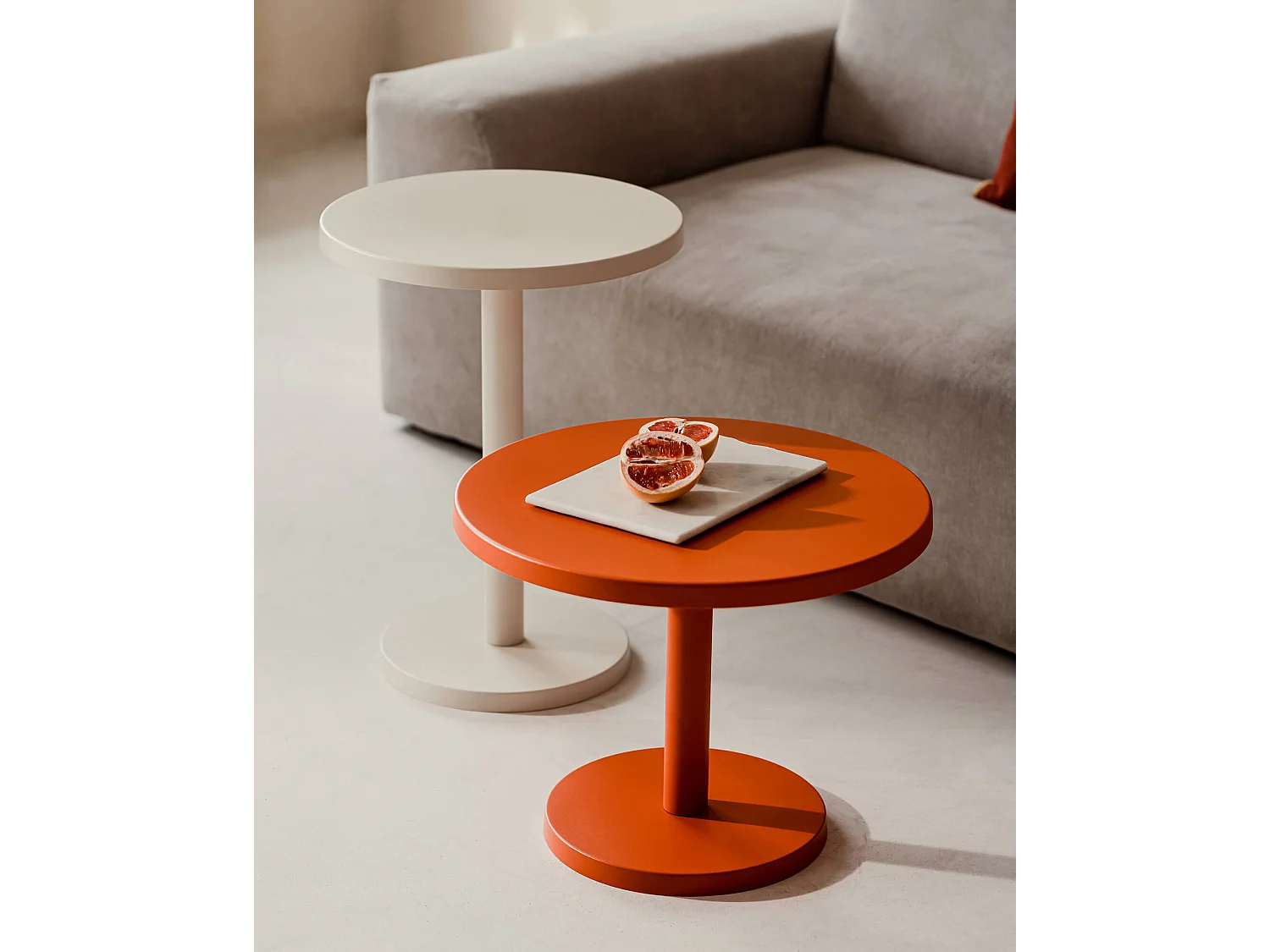 Vente-unique, table d’appoint en métal, photo du marchand
