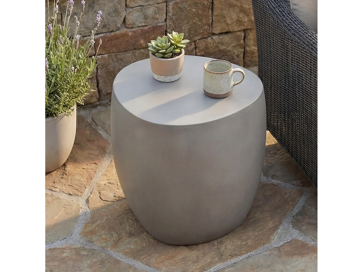 Elementi, table d’appoint en béton, photo du marchand