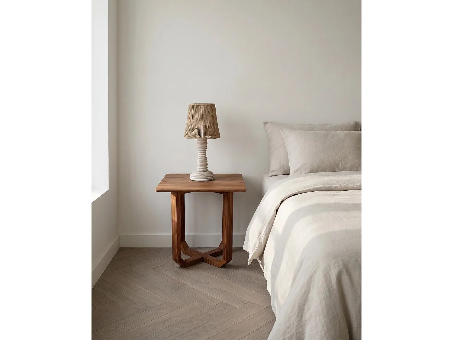 Vente-unique, table d’appoint en bois, photo du marchand