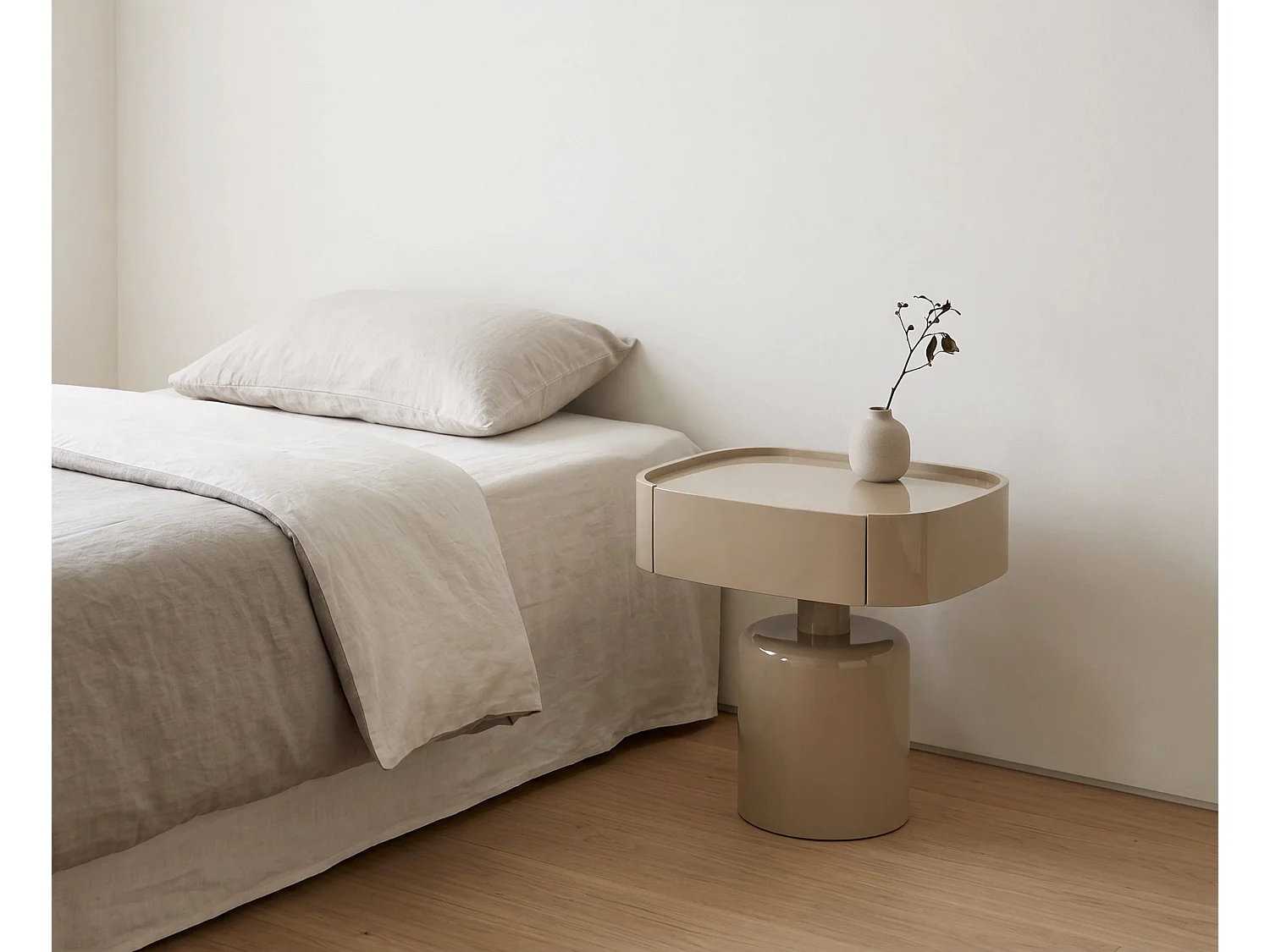Vente-unique, table d’appoint en panneau, photo du marchand