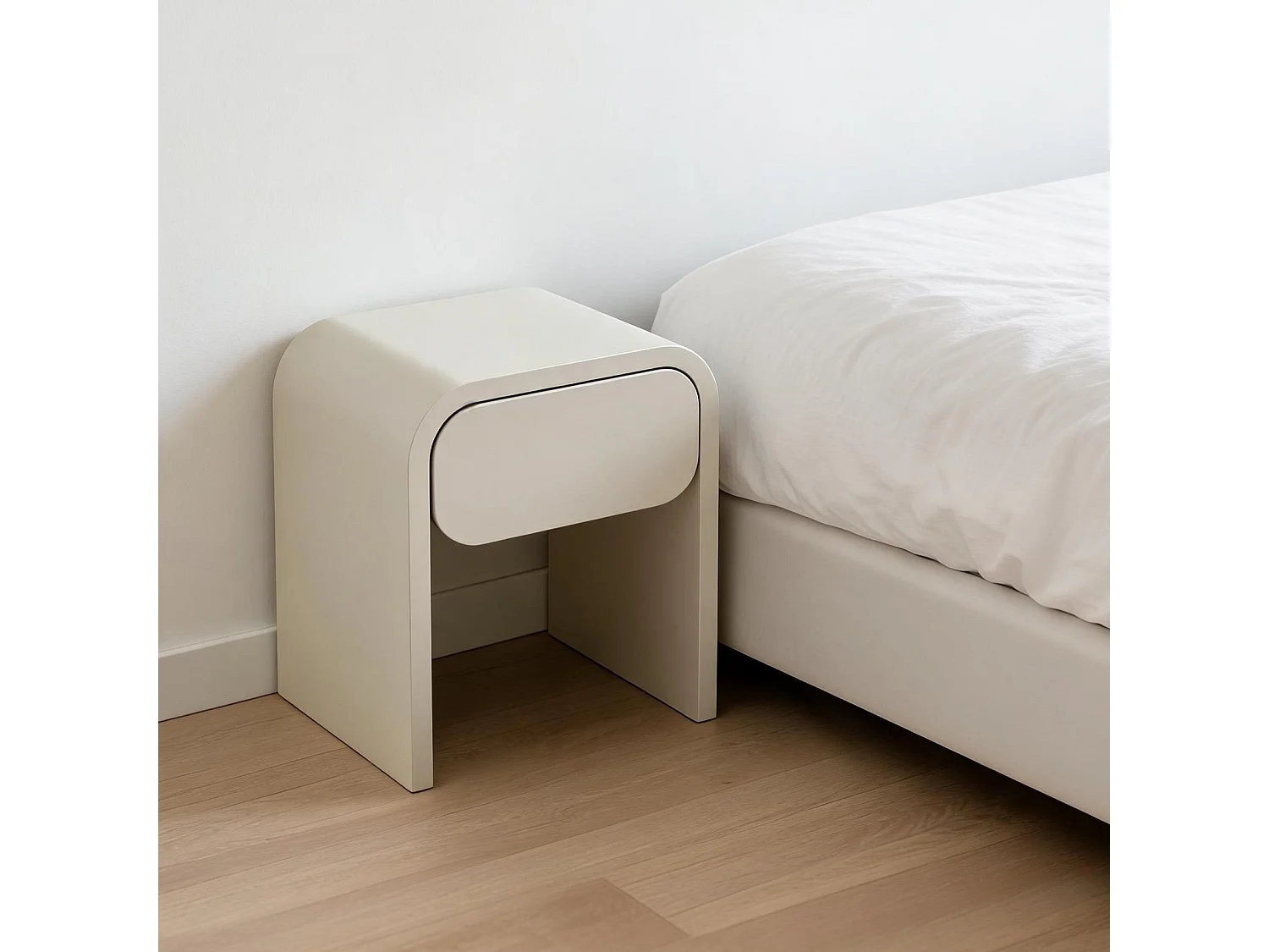 Vente-unique, table d’appoint en panneau, photo du marchand
