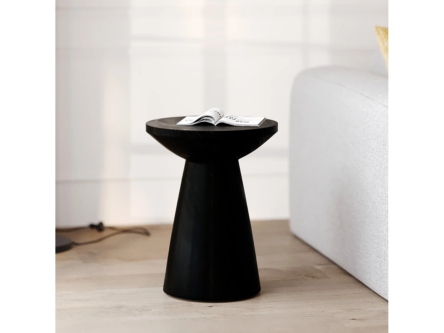 Maison Pavane Lowa, table d’appoint en bois, photo du marchand