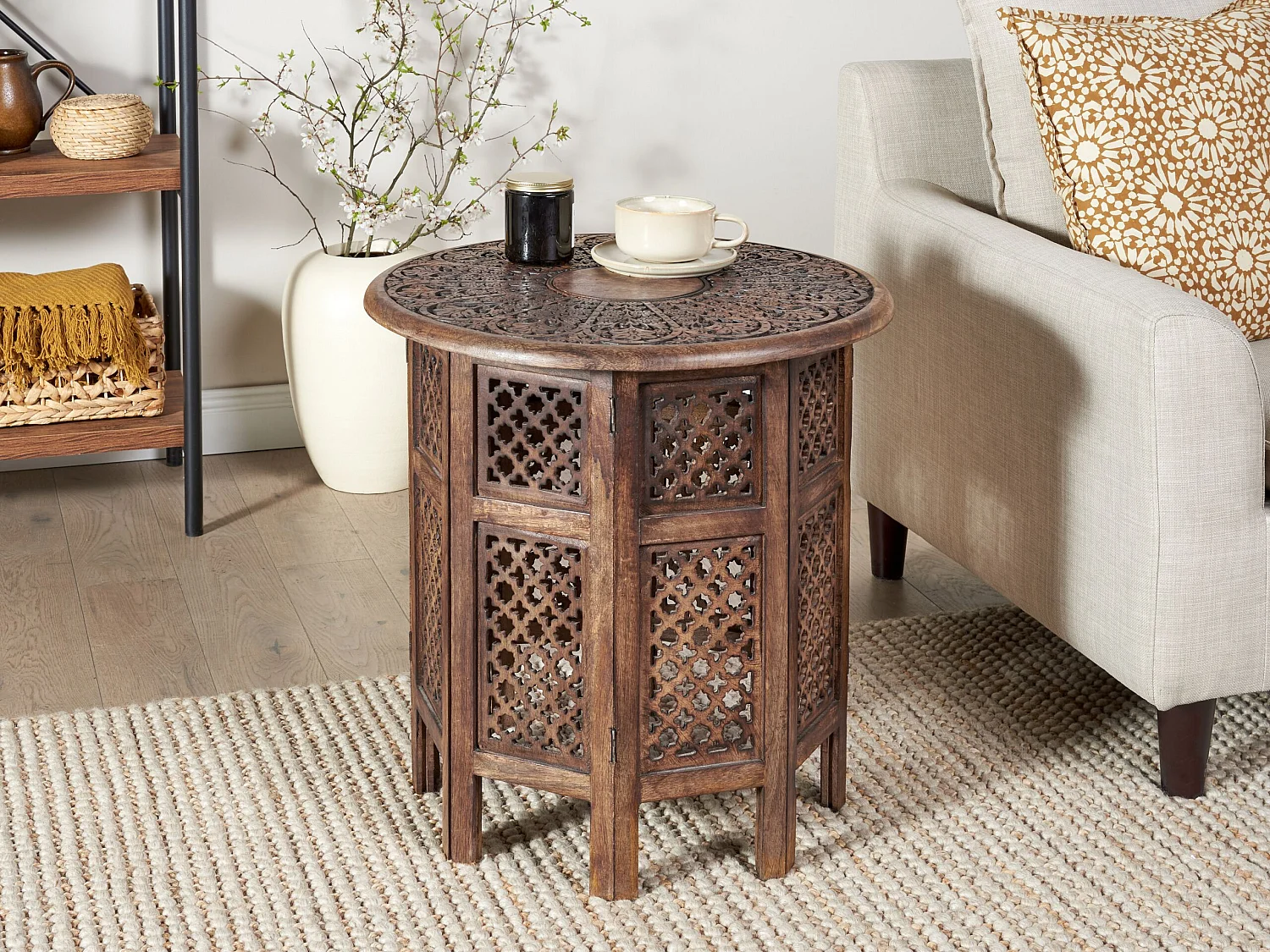 Beliani Kumali, table d’appoint en bois massif, photo du marchand